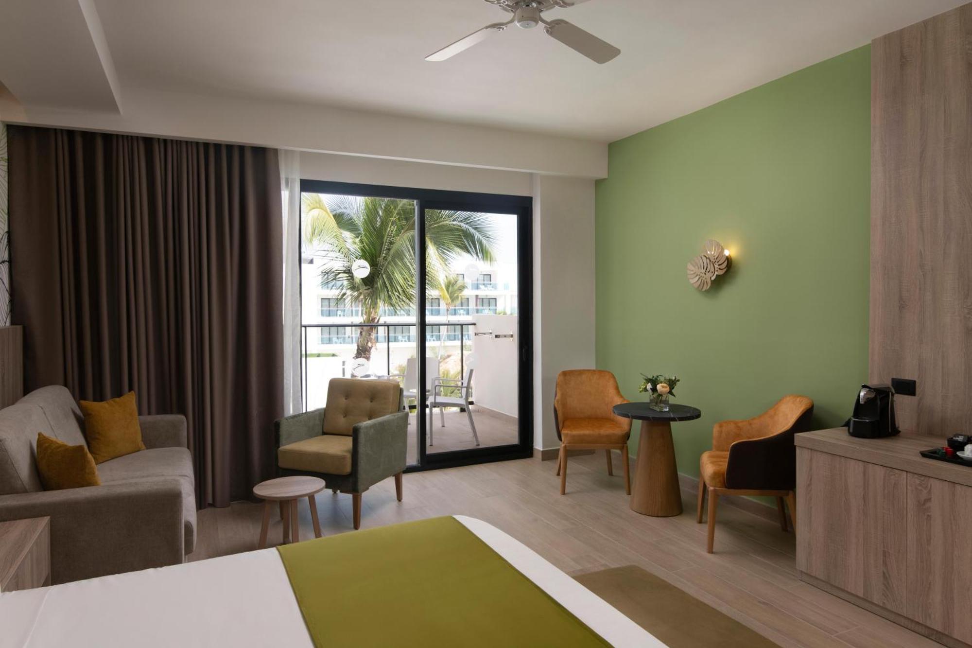 Suite Júnior Swim com Acesso Direto à Piscina e Vista Piscina