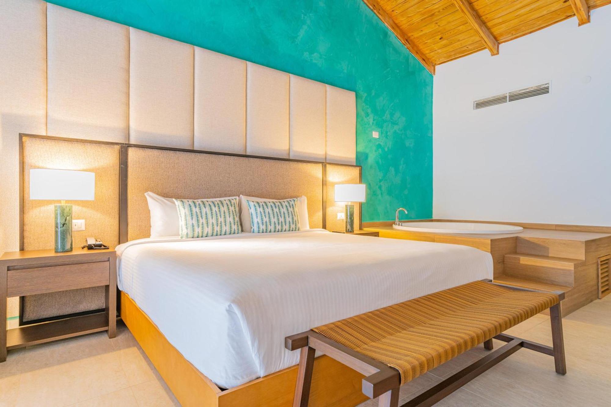 Honeymoon Suite