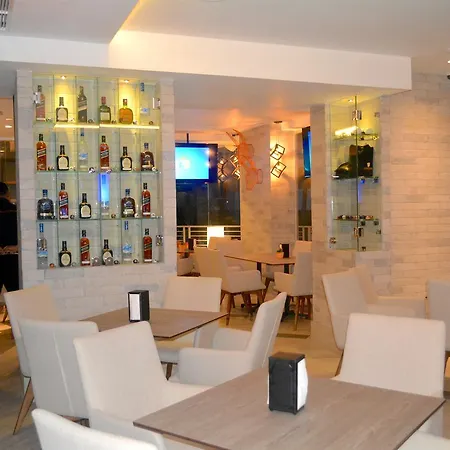 Tropicana Suites Deluxe Beach Club & Pool-3